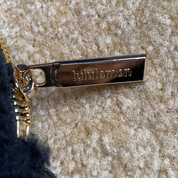 Lululemon Everywhere Belt Bag black fleece gold hardware luxe nwt waist pack - Picture 6 of 10